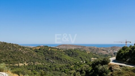 Monte Mayor plot with breathtaking sea and mountain views