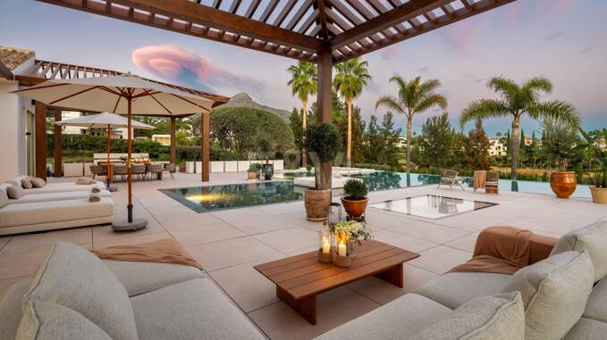 Exquisite and modern frontline golf villa in prestigious La Cerquilla