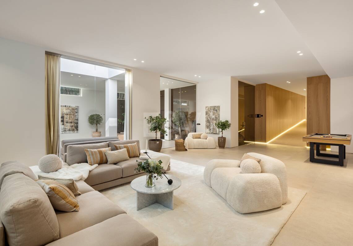 Exquise et moderne villa de golf en première ligne dans la prestigieuse La Cerquilla