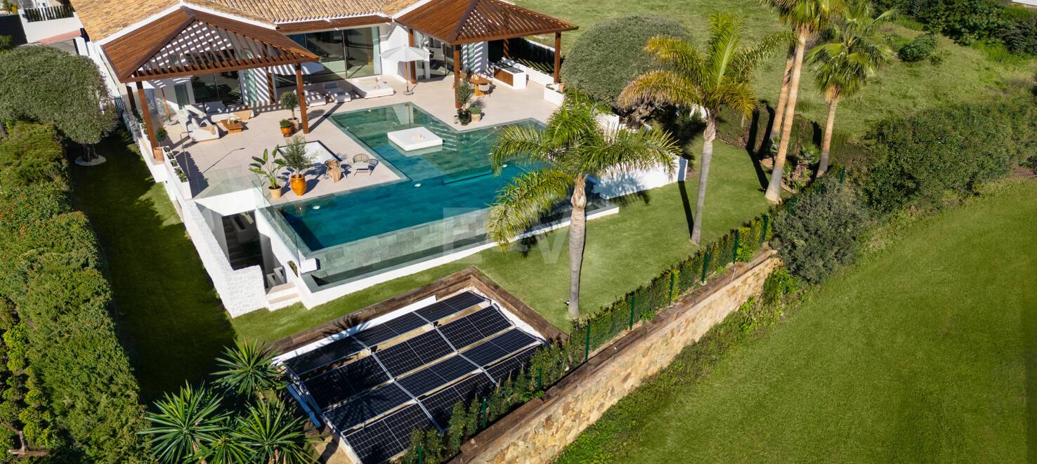 Utsökt och modern frontline golfvilla i prestigefyllda La Cerquilla