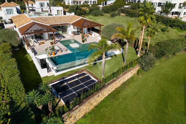 Exquisite und moderne Villa in 1. Golfreihe im prestigeträchtigen La Cerquilla