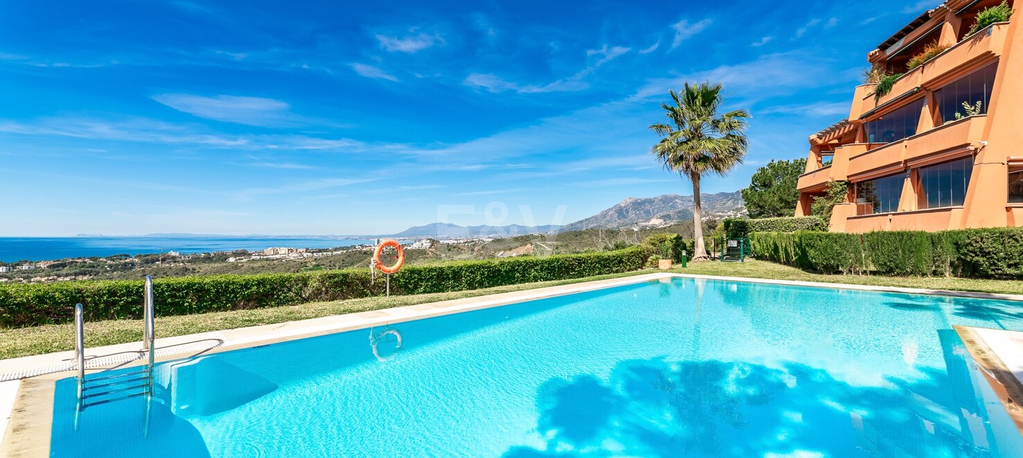 Élégant appartement de 4 chambres avec vue magnifique sur la mer – El Rosario, Marbella