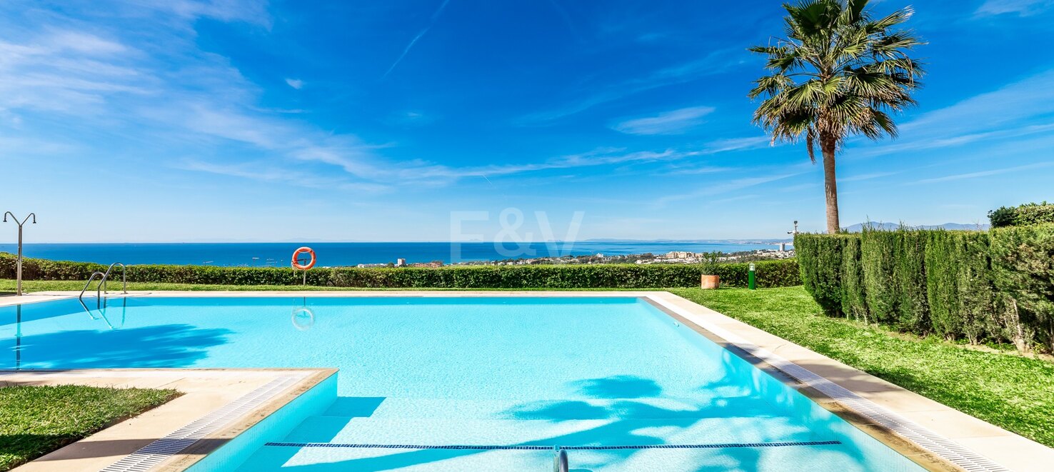 Élégant appartement de 4 chambres avec vue magnifique sur la mer – El Rosario, Marbella