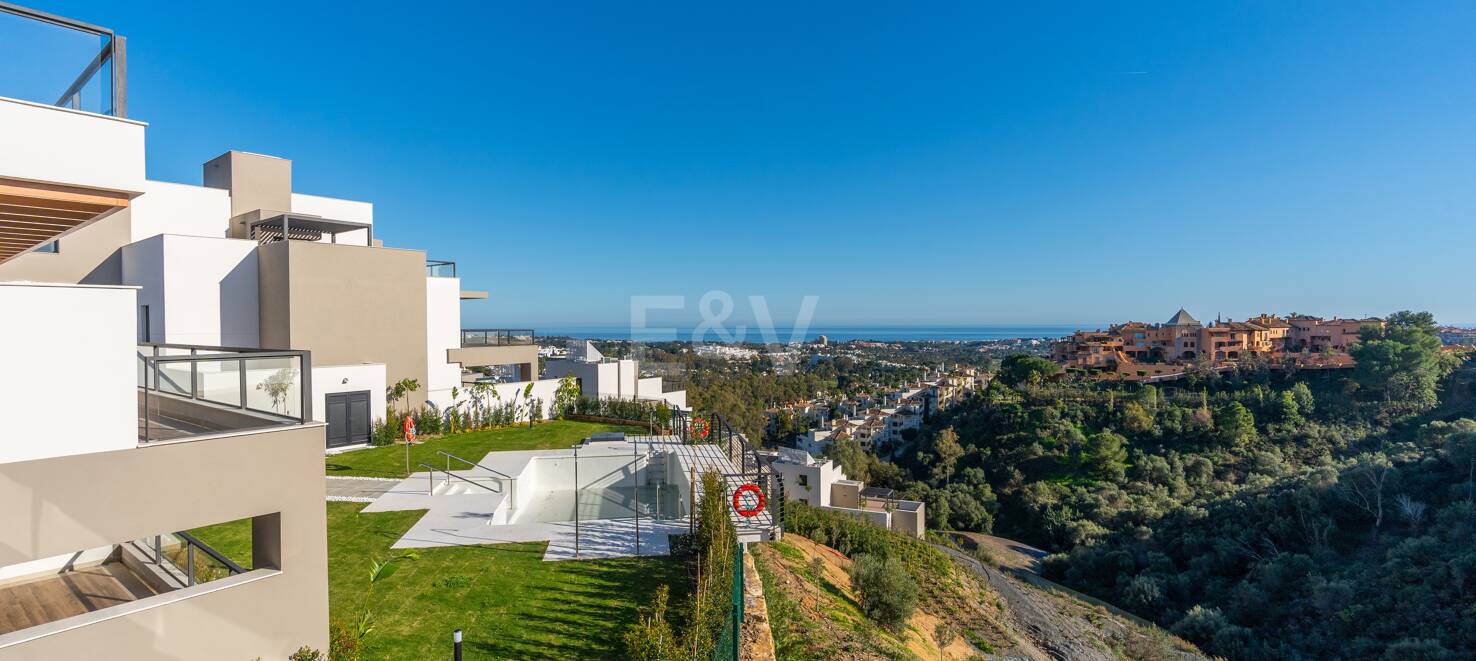 Modern Duplex Penthouse i Nueva Andalucía med Ample Terraces