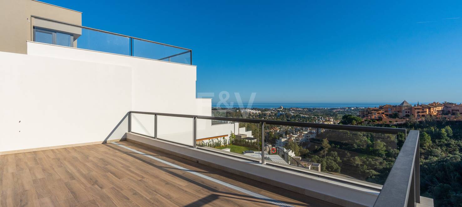 Modern Duplex Penthouse i Nueva Andalucía med Ample Terraces