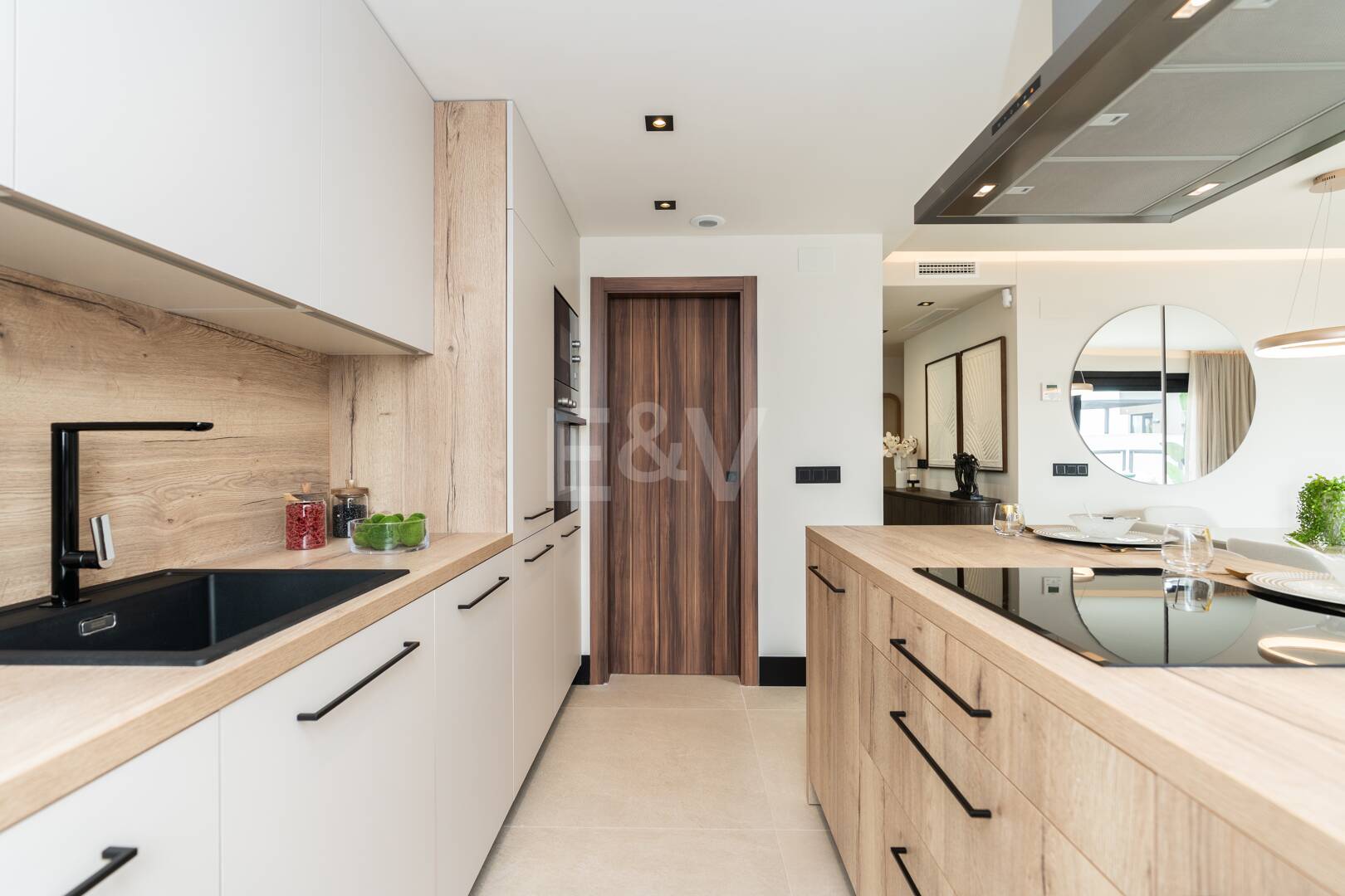 Modern Duplex Penthouse in Nueva Andalucía with Ample Terraces