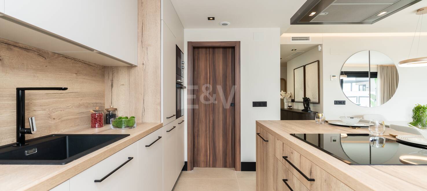 Modern Duplex Penthouse i Nueva Andalucía med Ample Terraces