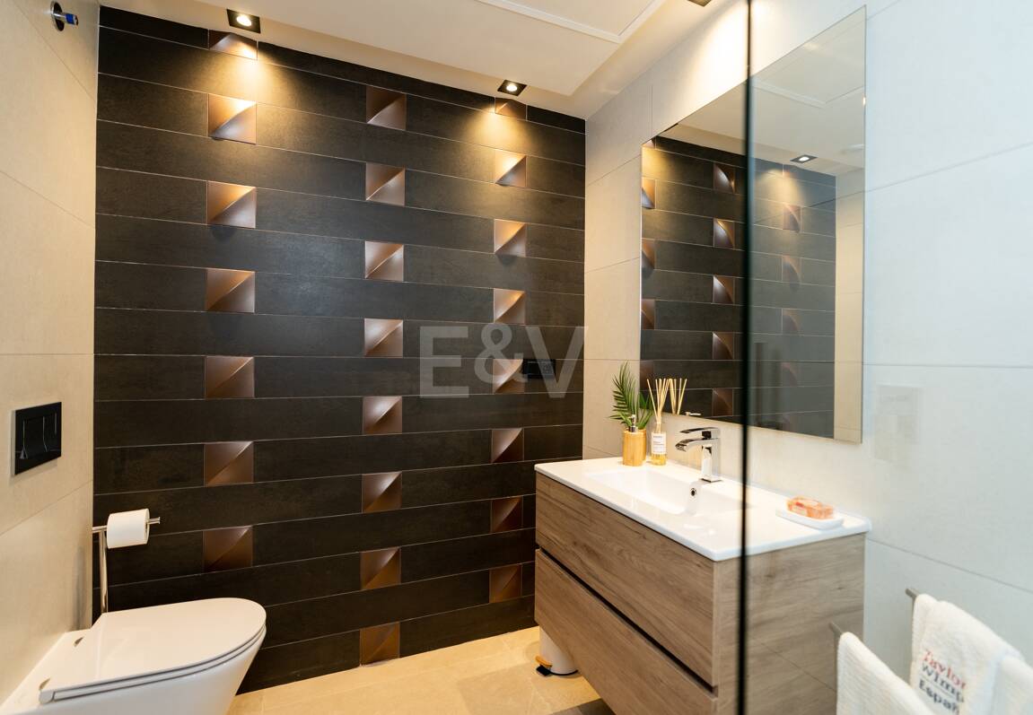 Modern Duplex Penthouse in Nueva Andalucía with Ample Terraces