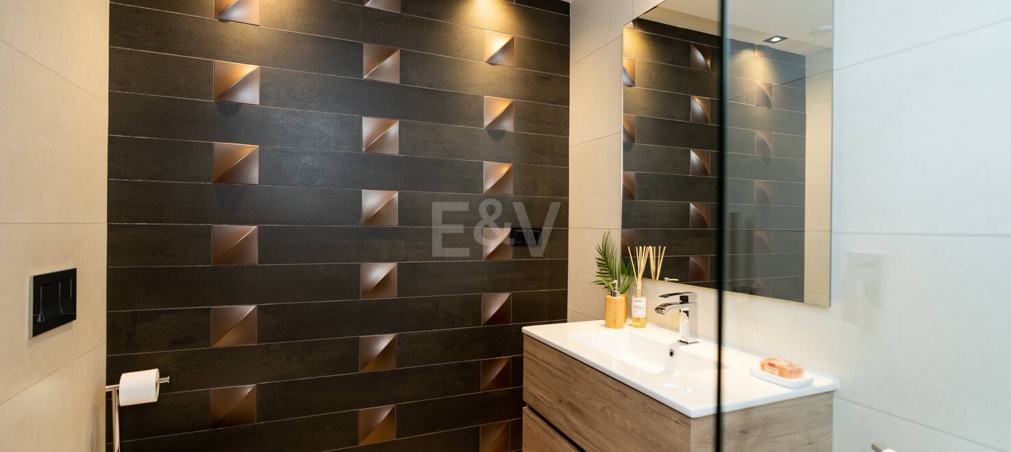 Modern Duplex Penthouse i Nueva Andalucía med Ample Terraces