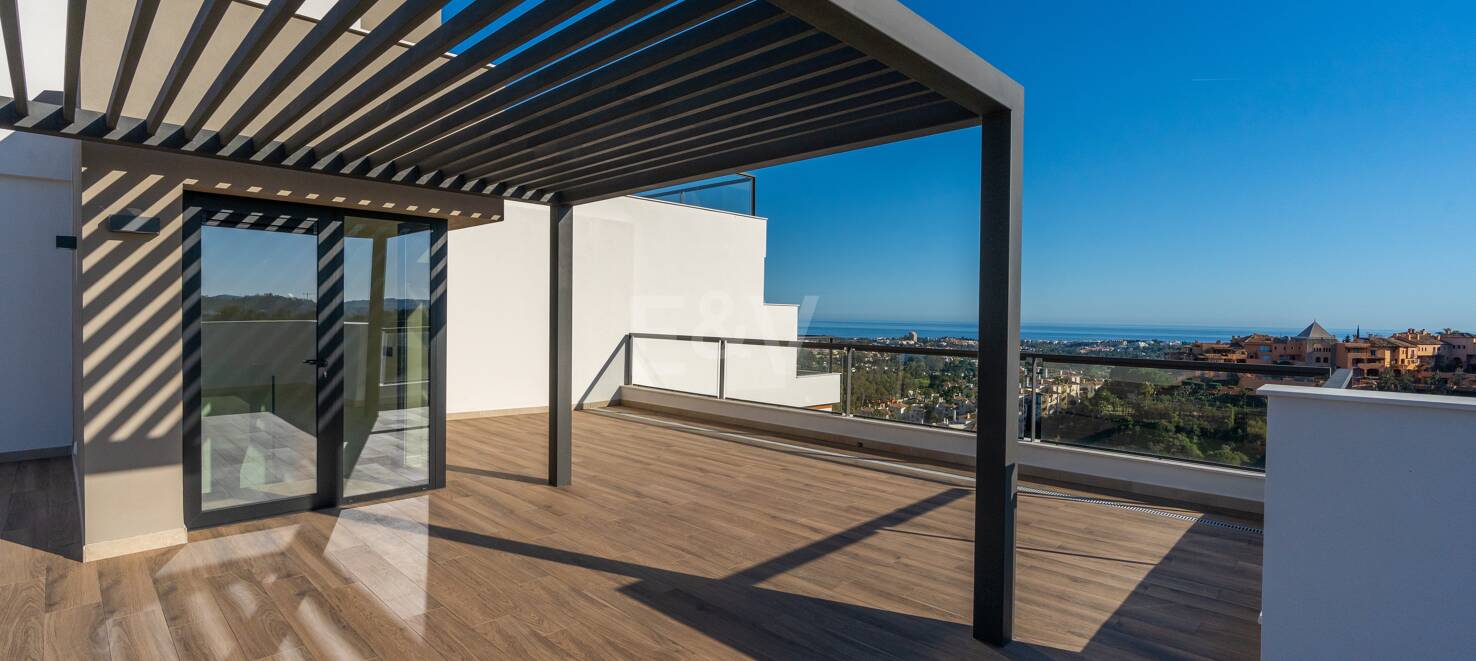 Modern Duplex Penthouse i Nueva Andalucía med Ample Terraces