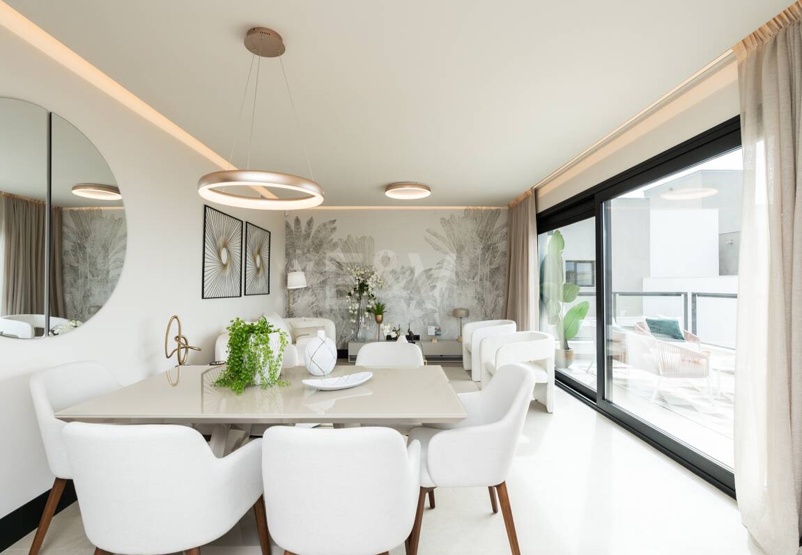 Modern Duplex Penthouse in Nueva Andalucía with Ample Terraces