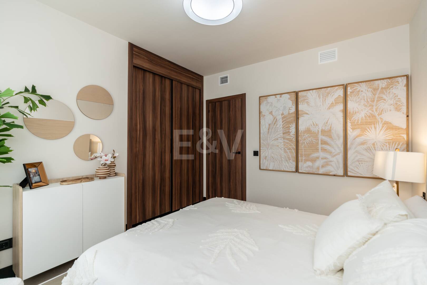 Modern Duplex Penthouse in Nueva Andalucía with Ample Terraces