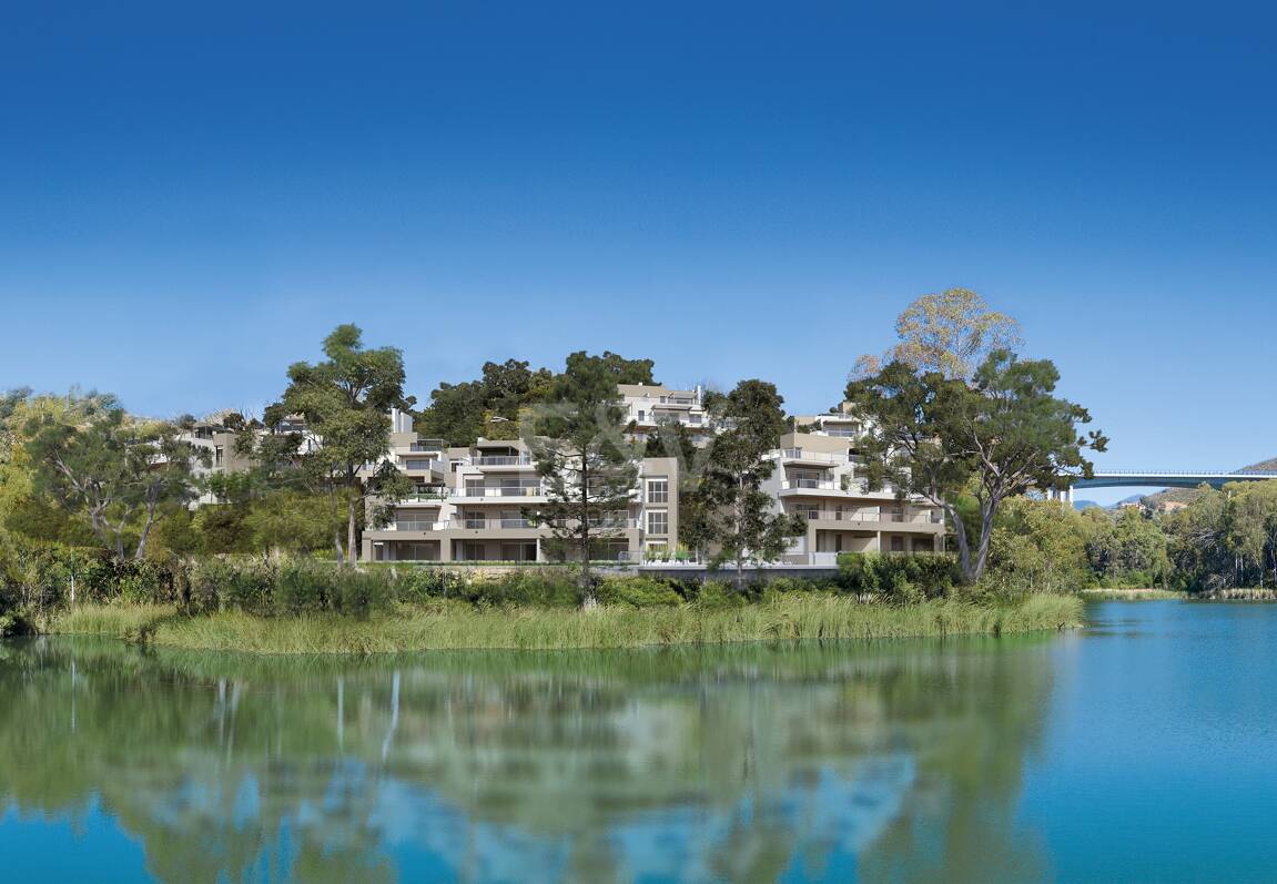 Modern Duplex Penthouse in Nueva Andalucía with Ample Terraces