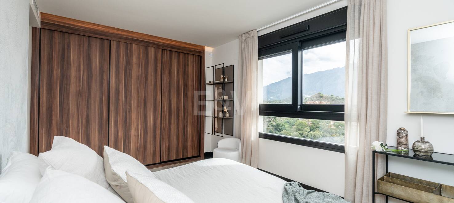 Modern Duplex Penthouse i Nueva Andalucía med Ample Terraces