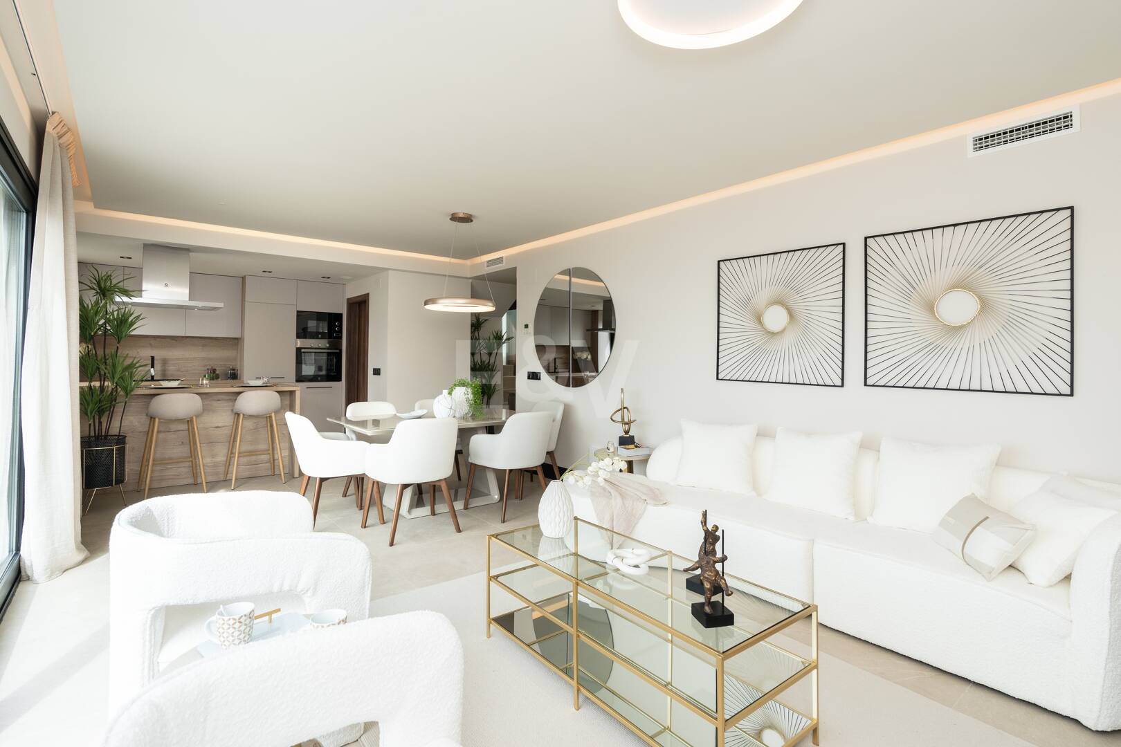 Modern Duplex Penthouse in Nueva Andalucía with Ample Terraces