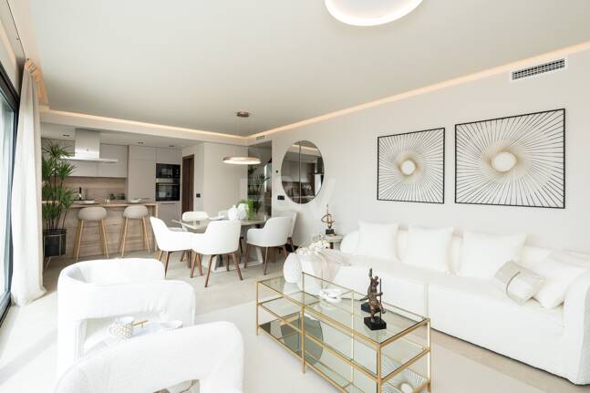 Modern Duplex Penthouse in Nueva Andalucía with Ample Terraces