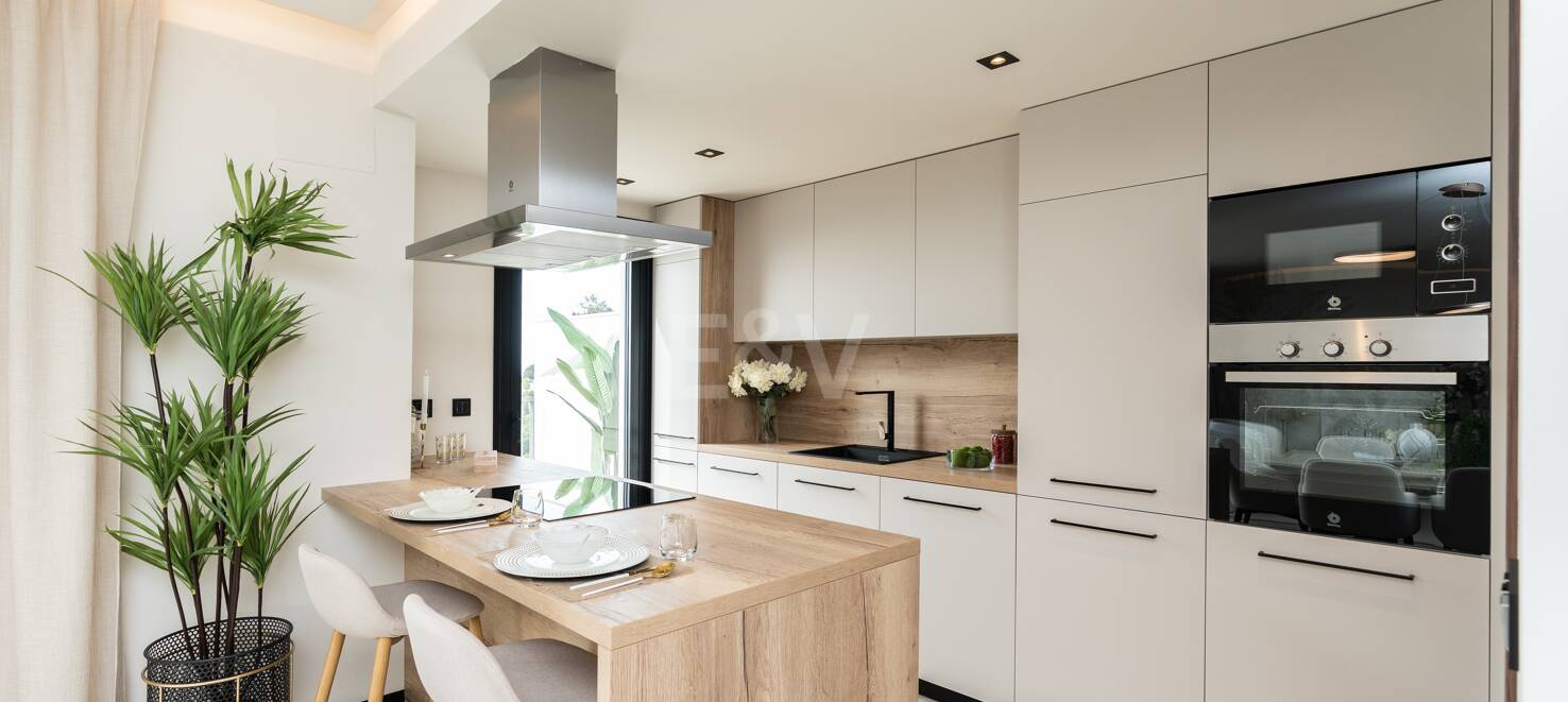 Modern Duplex Penthouse i Nueva Andalucía med Ample Terraces