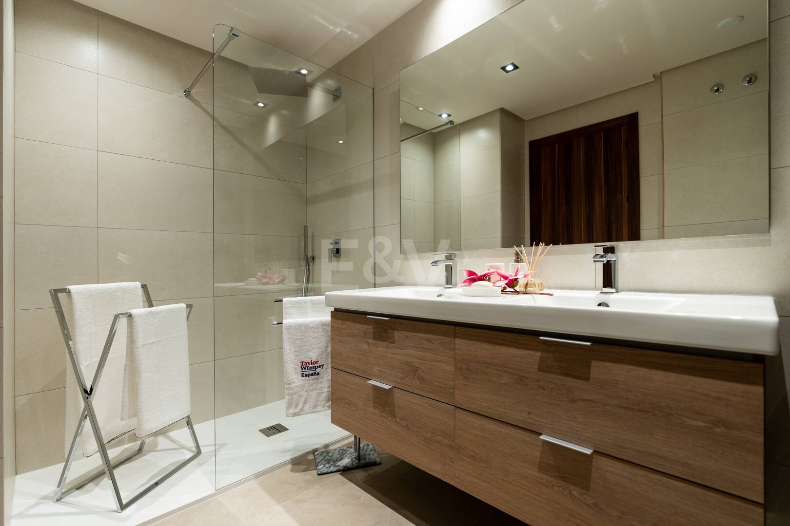 Moderno ático dúplex en Nueva Andalucía con amplias terrazas