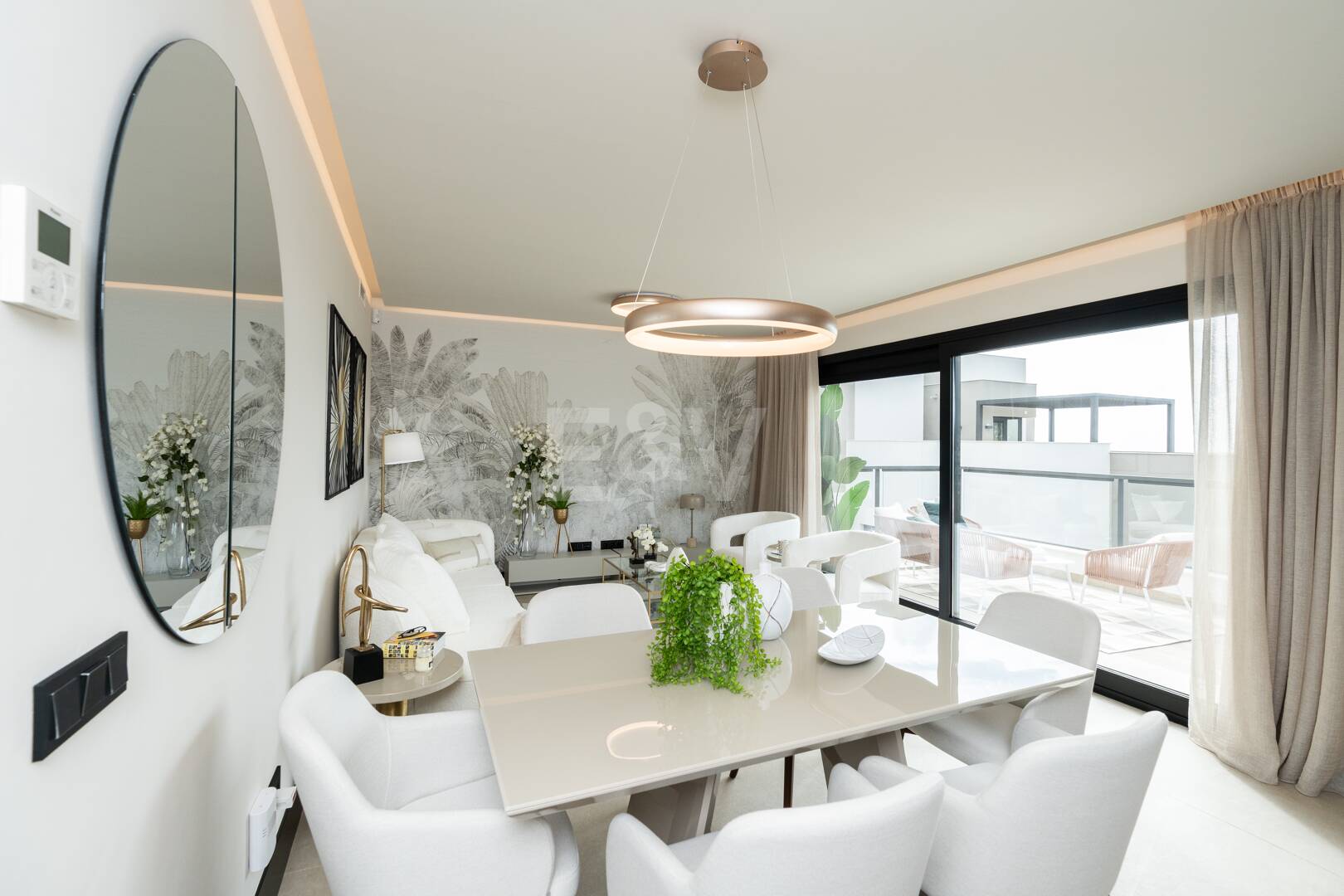 Moderno ático dúplex en Nueva Andalucía con amplias terrazas