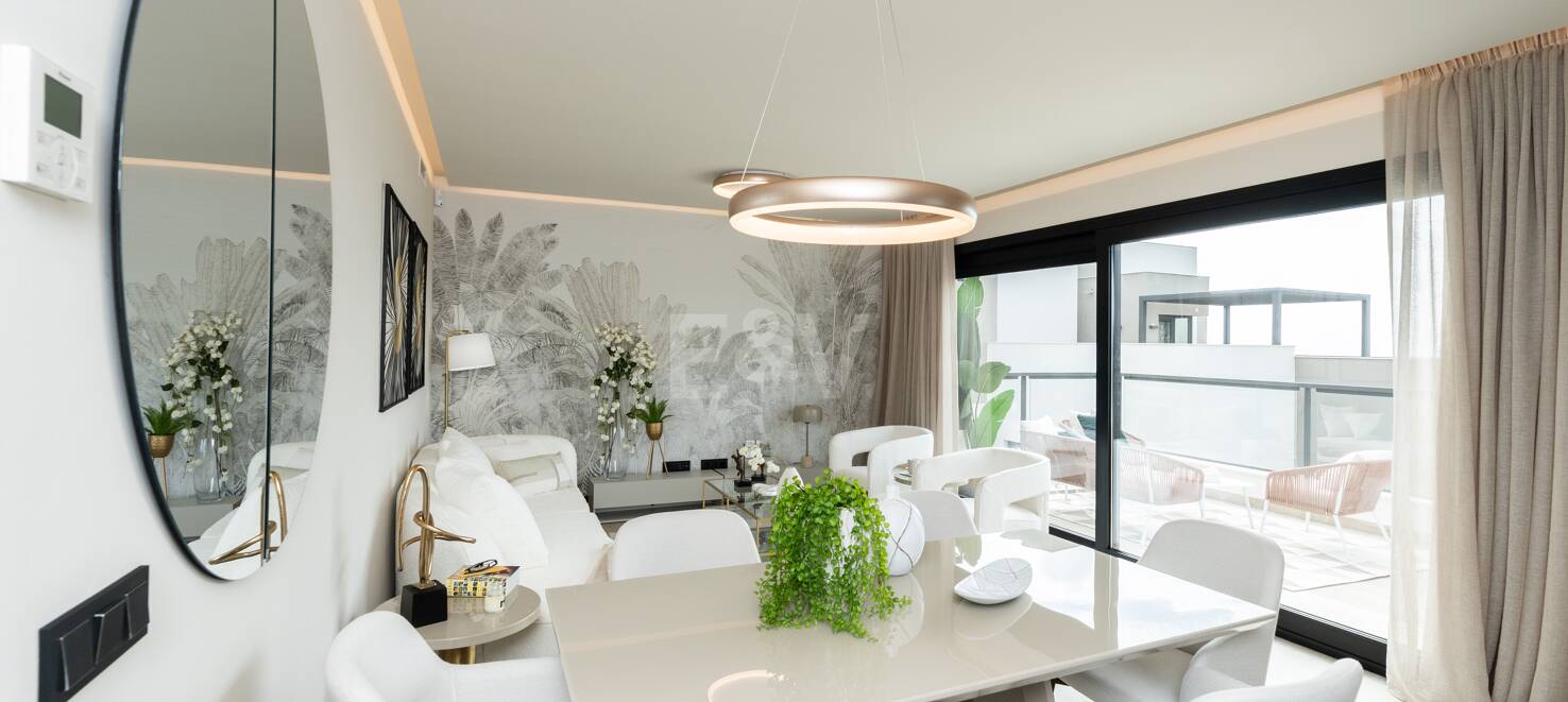 Modern Duplex Penthouse i Nueva Andalucía med Ample Terraces