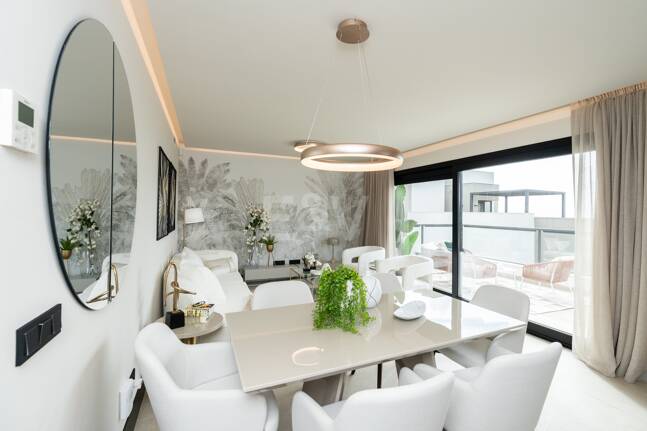 Modern Duplex Penthouse in Nueva Andalucía with Ample Terraces