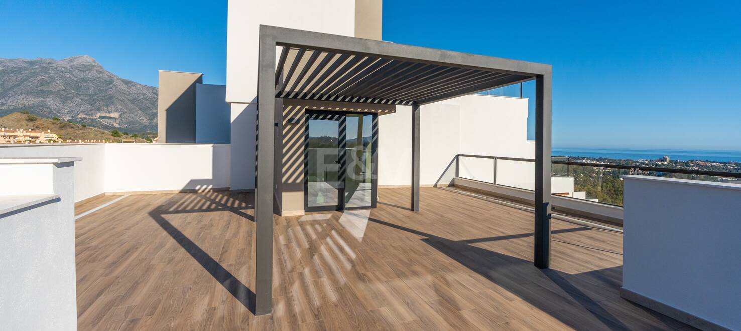 Modern Duplex Penthouse i Nueva Andalucía med Ample Terraces