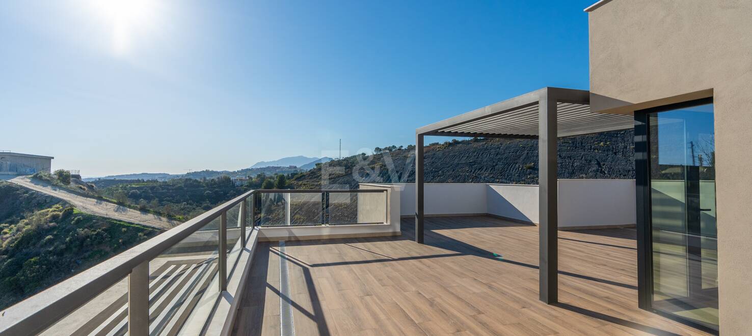 Modern Duplex Penthouse i Nueva Andalucía med Ample Terraces