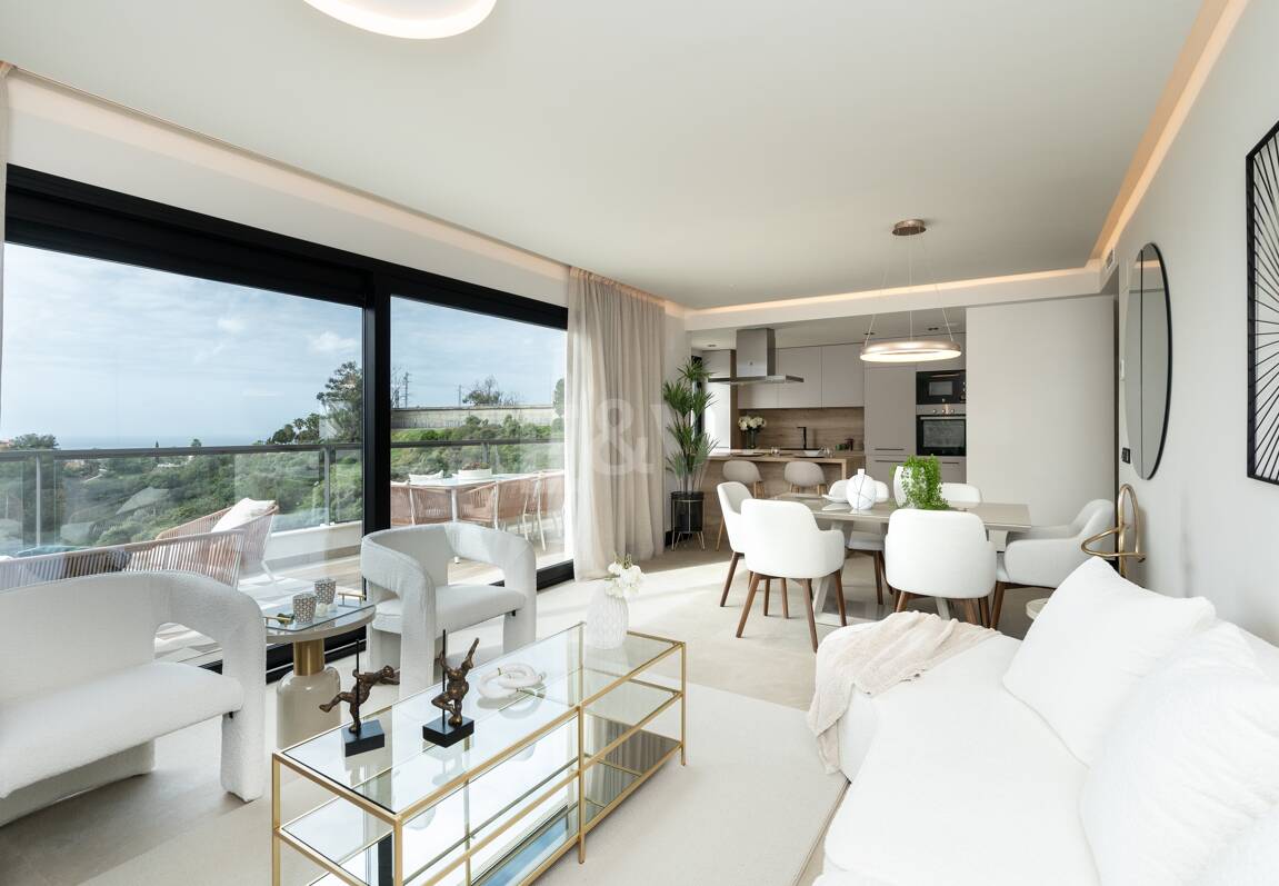 Modern Duplex Penthouse in Nueva Andalucía with Ample Terraces