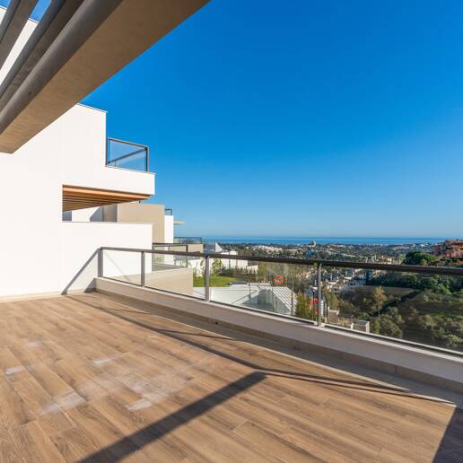 Modern Duplex Penthouse i Nueva Andalucía med Ample Terraces