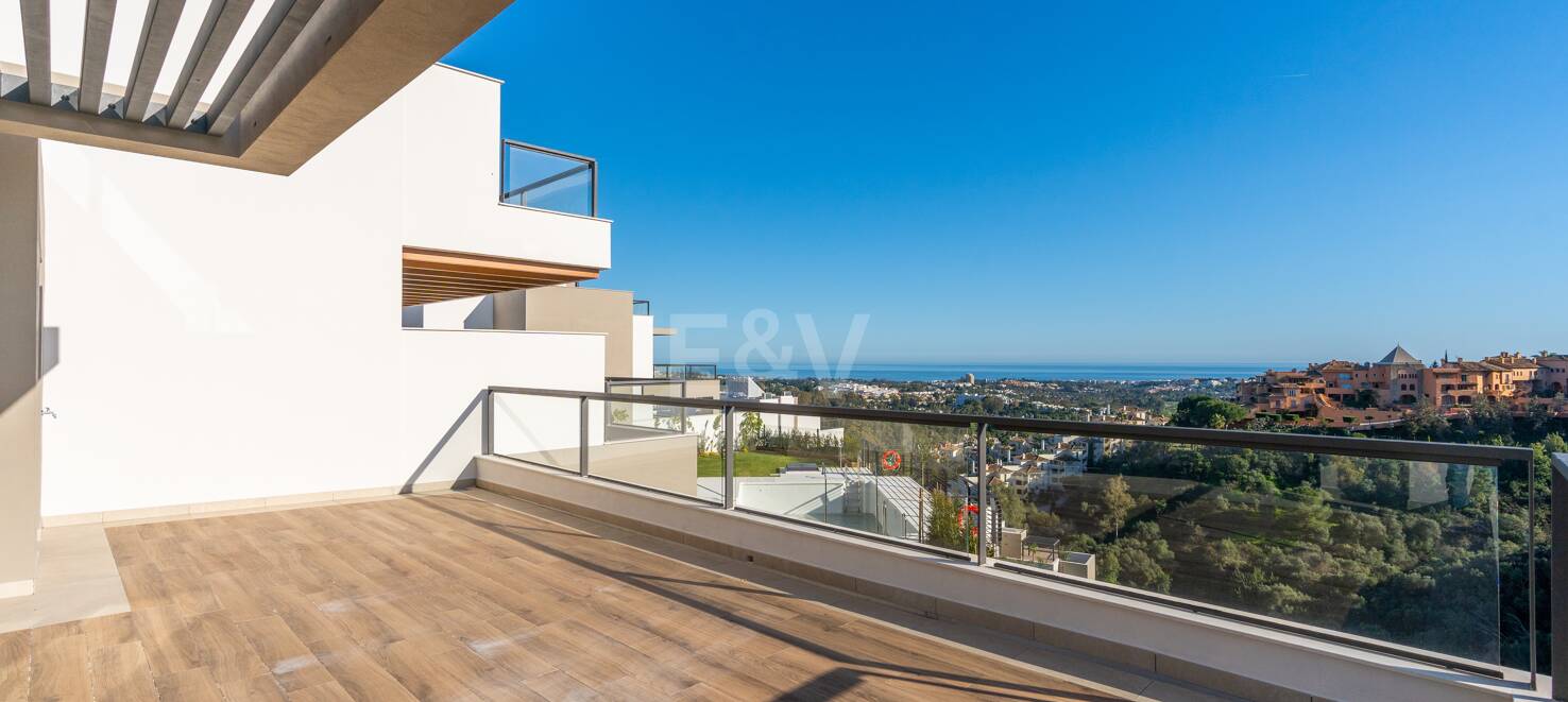Modern Duplex Penthouse i Nueva Andalucía med Ample Terraces