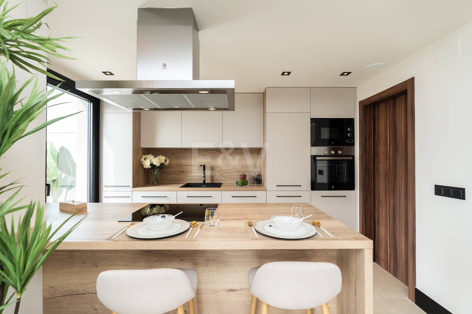 Moderno ático dúplex en Nueva Andalucía con amplias terrazas