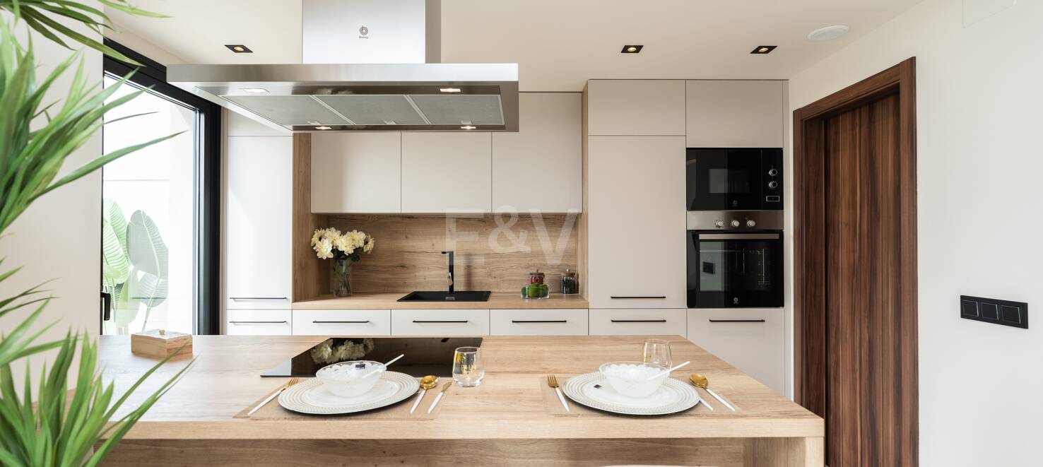 Modern Duplex Penthouse i Nueva Andalucía med Ample Terraces