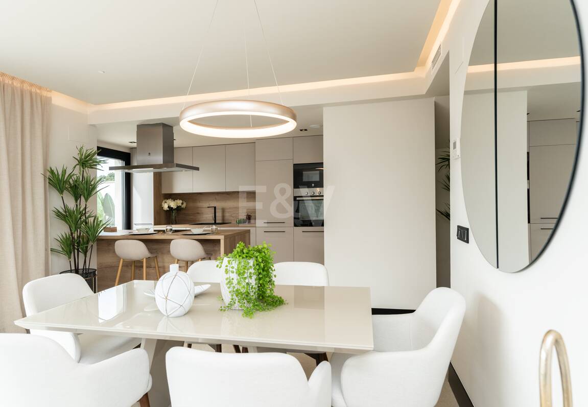 Modern Duplex Penthouse in Nueva Andalucía with Ample Terraces