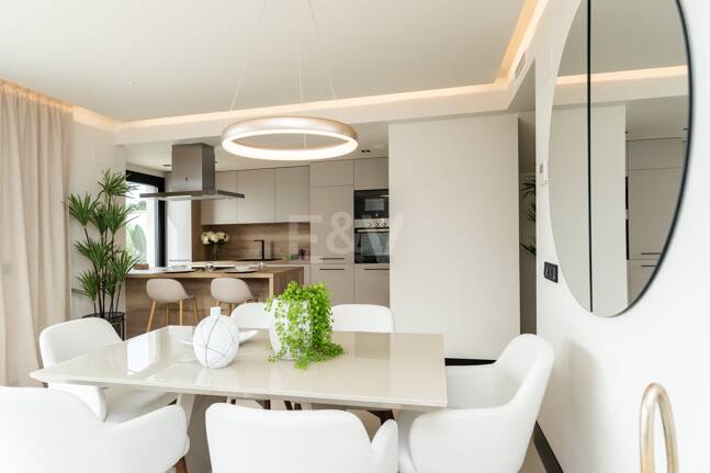 Modern Duplex Penthouse in Nueva Andalucía with Ample Terraces