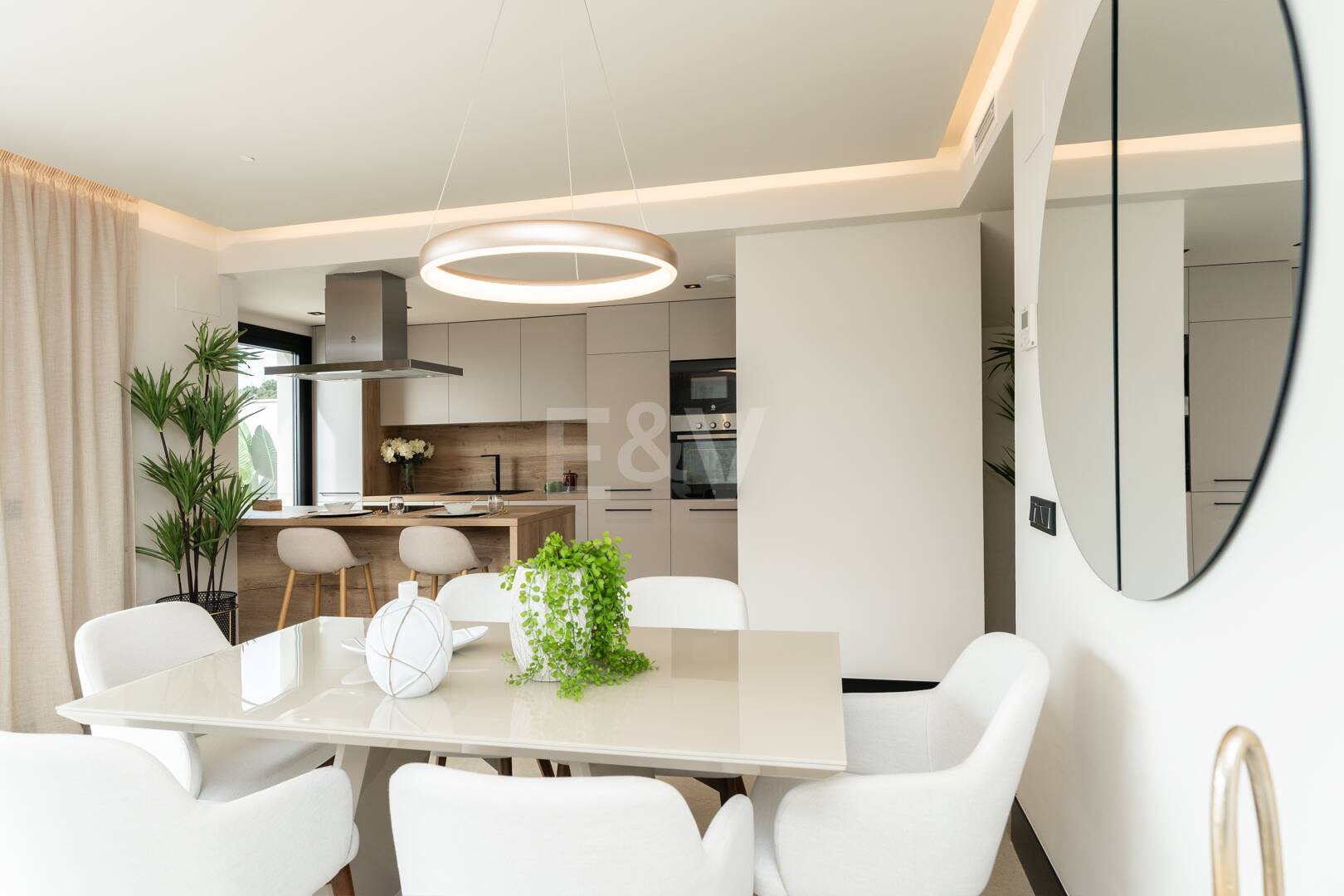 Modern Duplex Penthouse in Nueva Andalucía with Ample Terraces