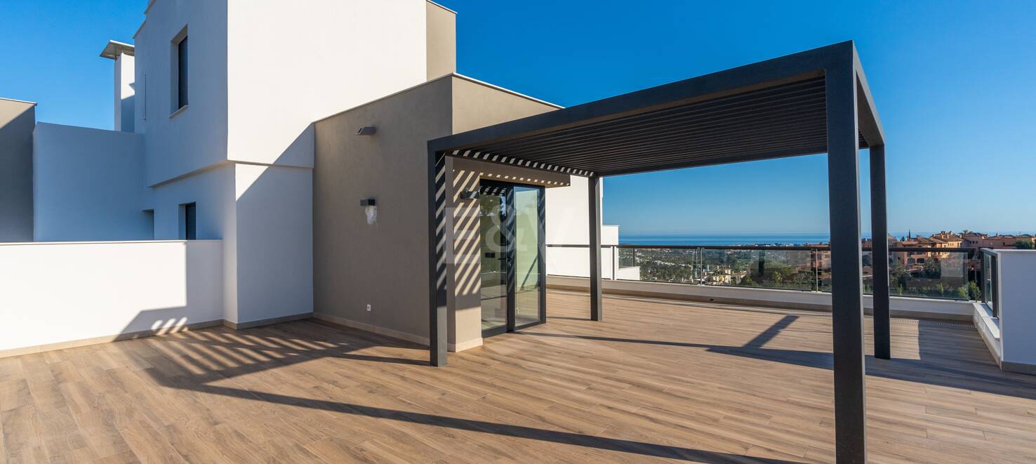 Modern Duplex Penthouse i Nueva Andalucía med Ample Terraces