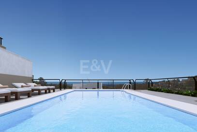 Modern Duplex Penthouse in Nueva Andalucía with Ample Terraces