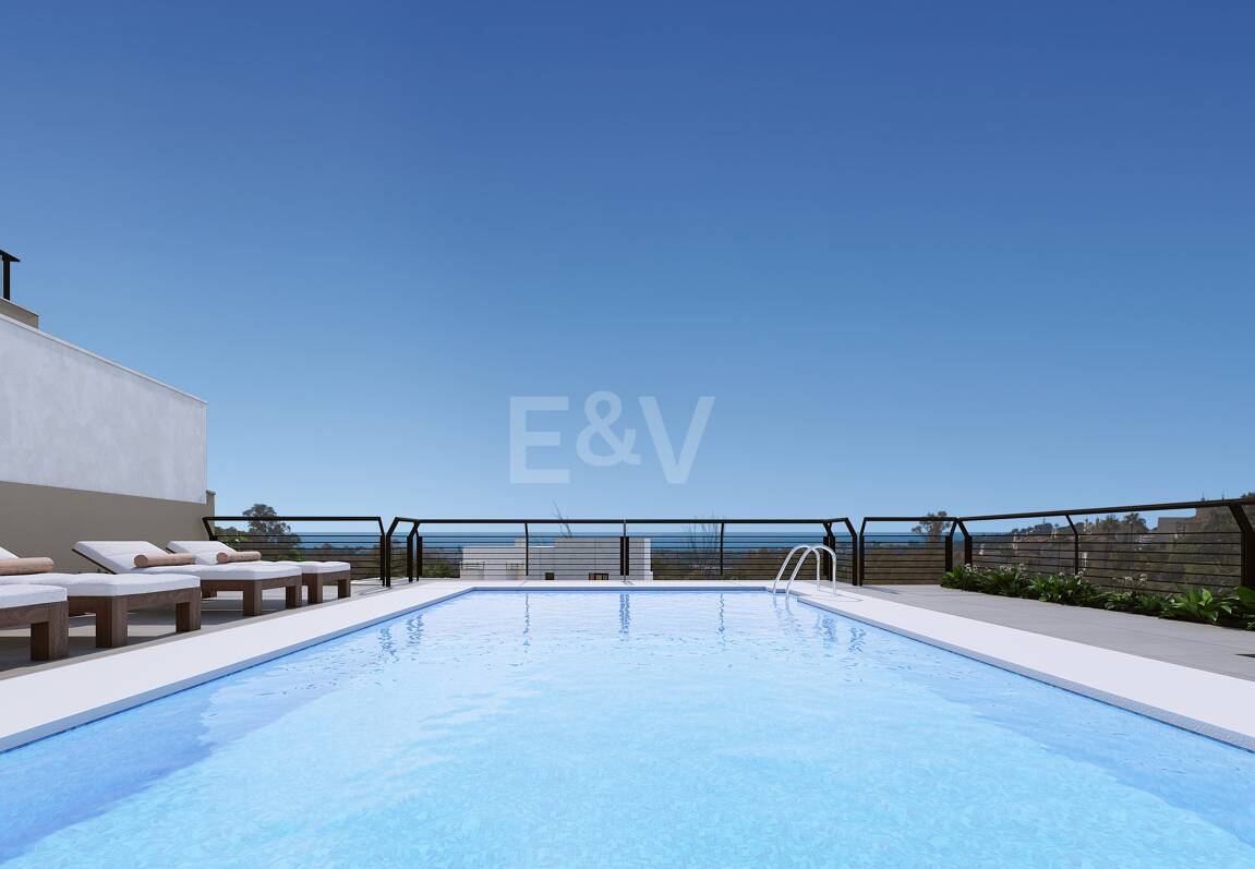 Modern Duplex Penthouse in Nueva Andalucía with Ample Terraces