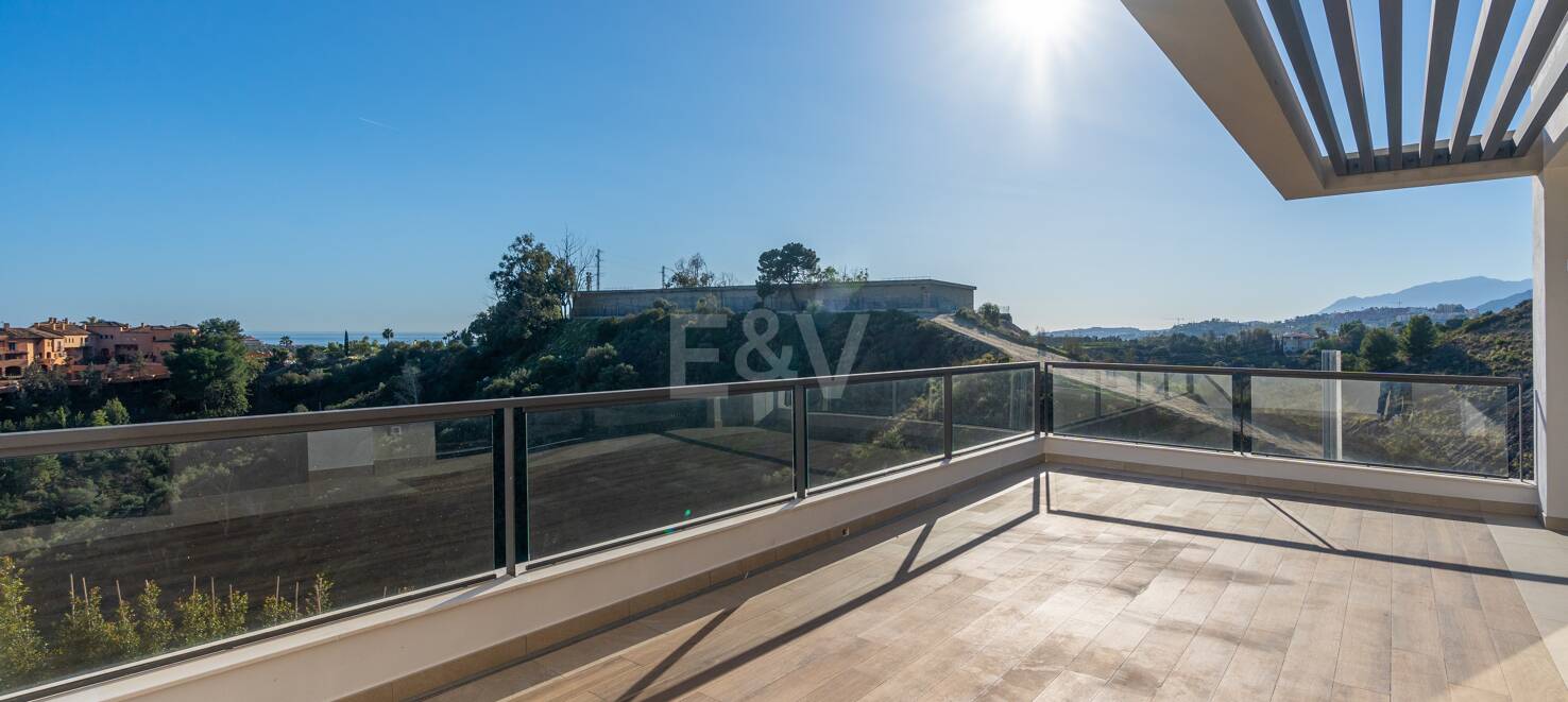 Modern Duplex Penthouse i Nueva Andalucía med Ample Terraces