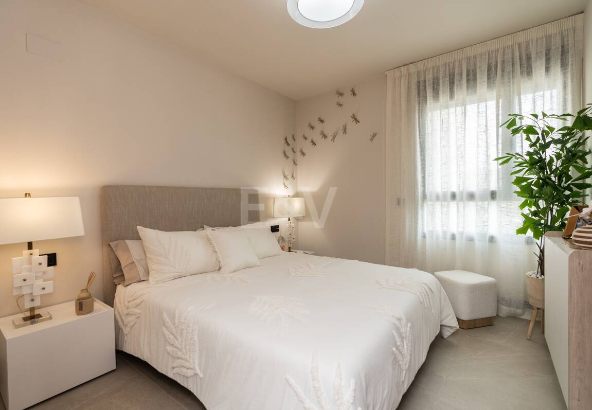 Modern Duplex Penthouse in Nueva Andalucía with Ample Terraces