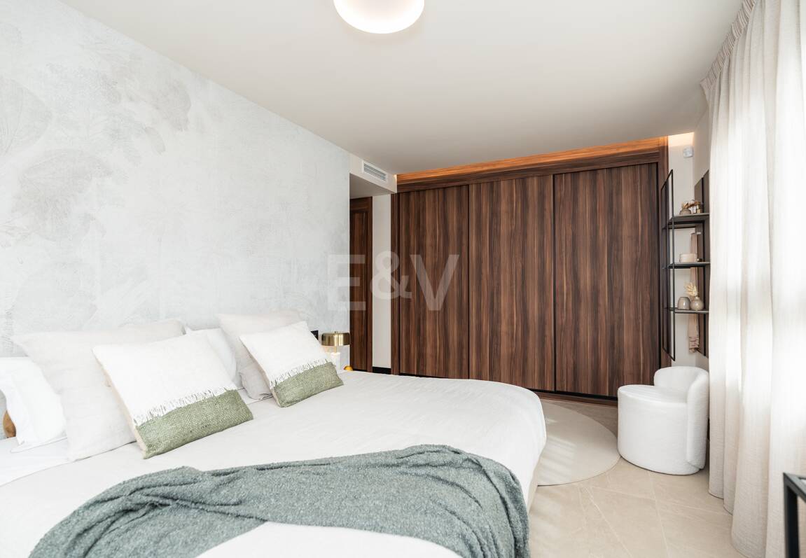 Modern Duplex Penthouse in Nueva Andalucía with Ample Terraces