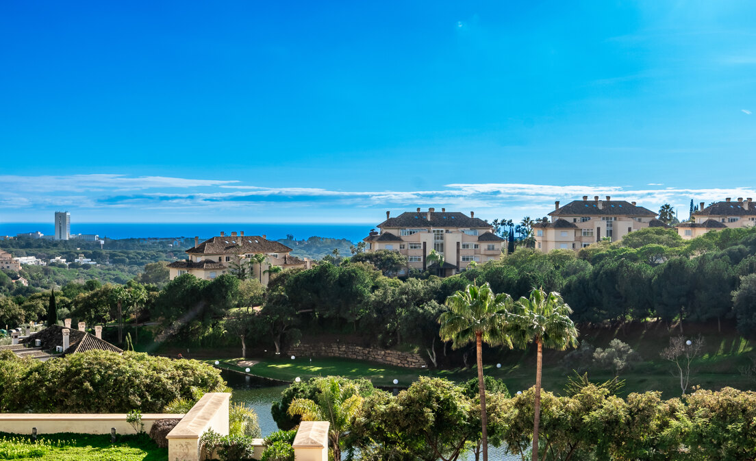 Elviria Hills Wohnung mit Meerblick in Hervorragender Lage