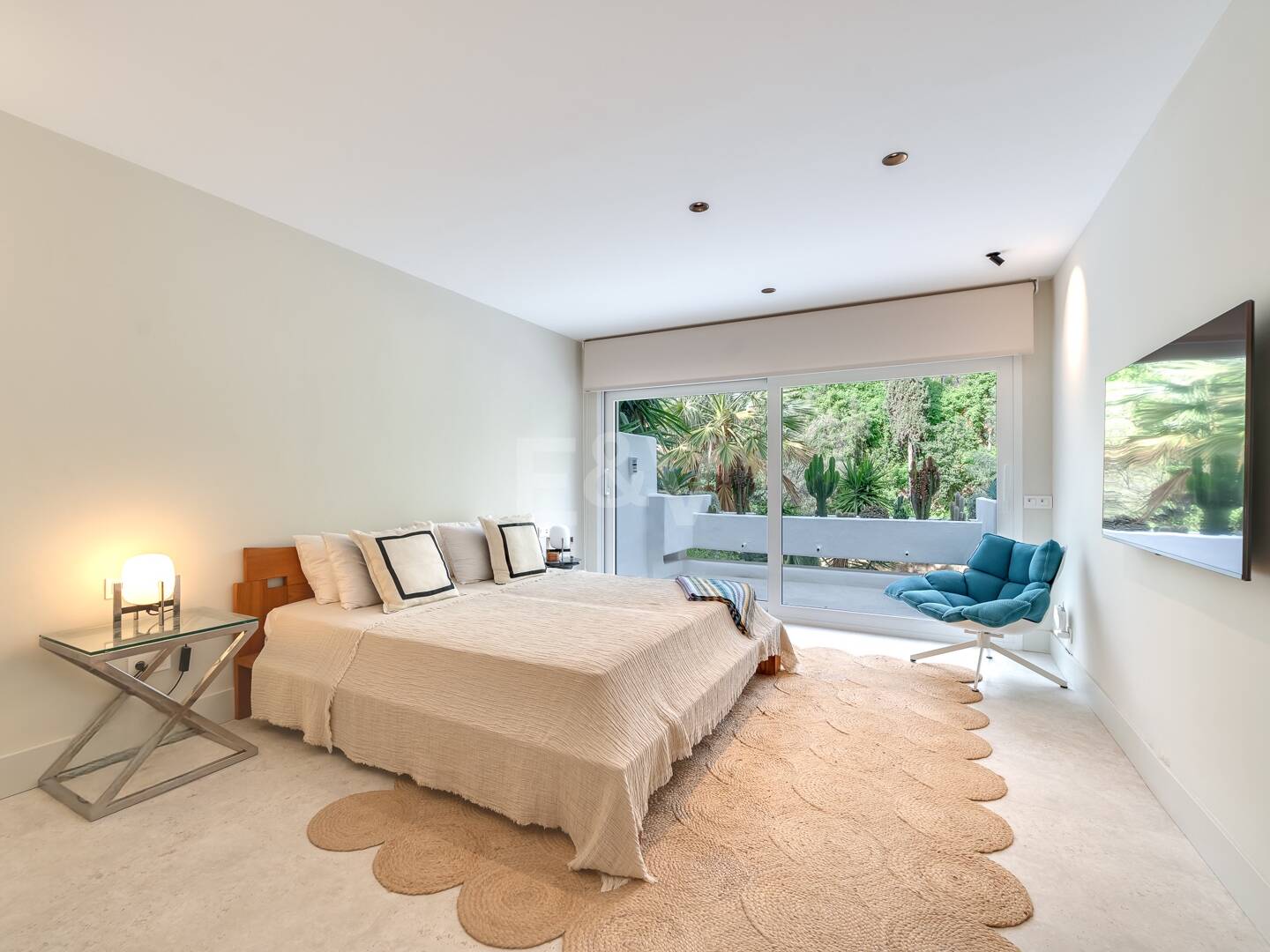 Lomas de Marbella Club Modern Duplex with Private Garden and Pool