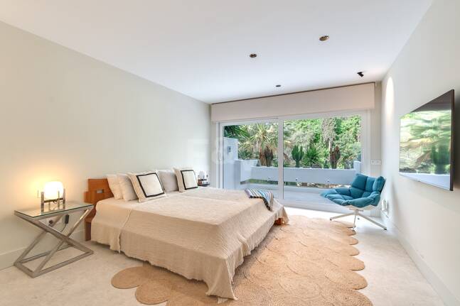 Lomas de Marbella Club Modernes Duplex mit privatem Garten und Pool