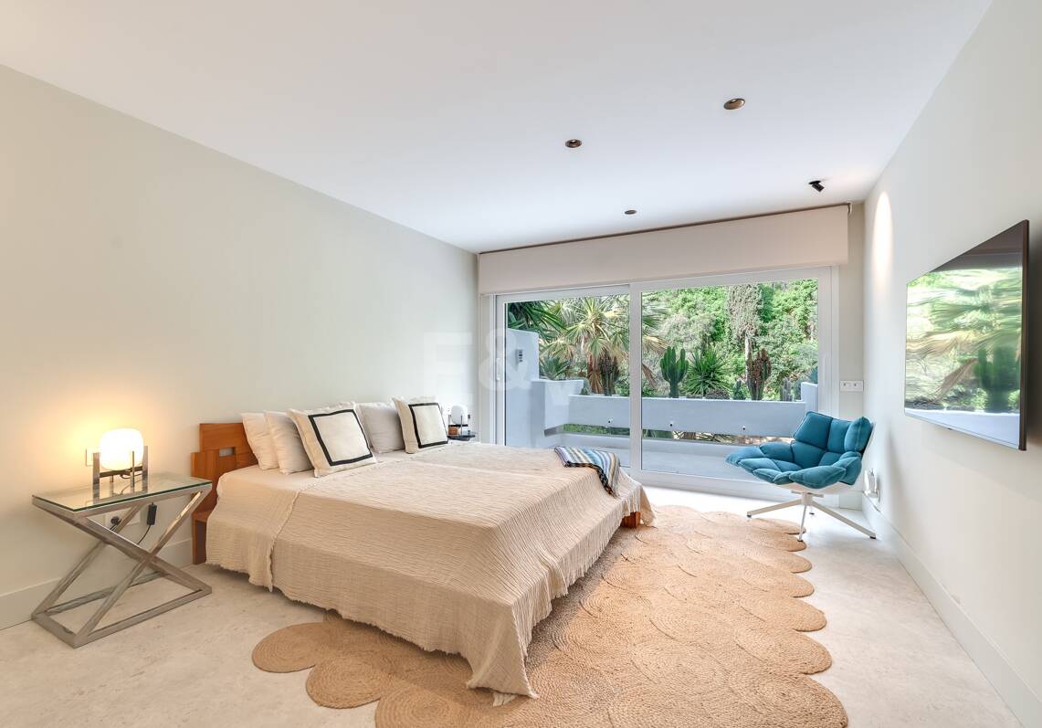 Lomas de Marbella Club Duplex moderne avec jardin privé et piscine