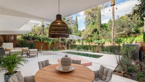 Lomas de Marbella Club Duplex moderne avec jardin privé et piscine