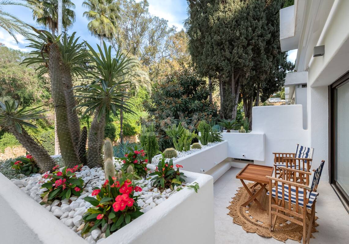Lomas de Marbella Club Duplex moderne avec jardin privé et piscine