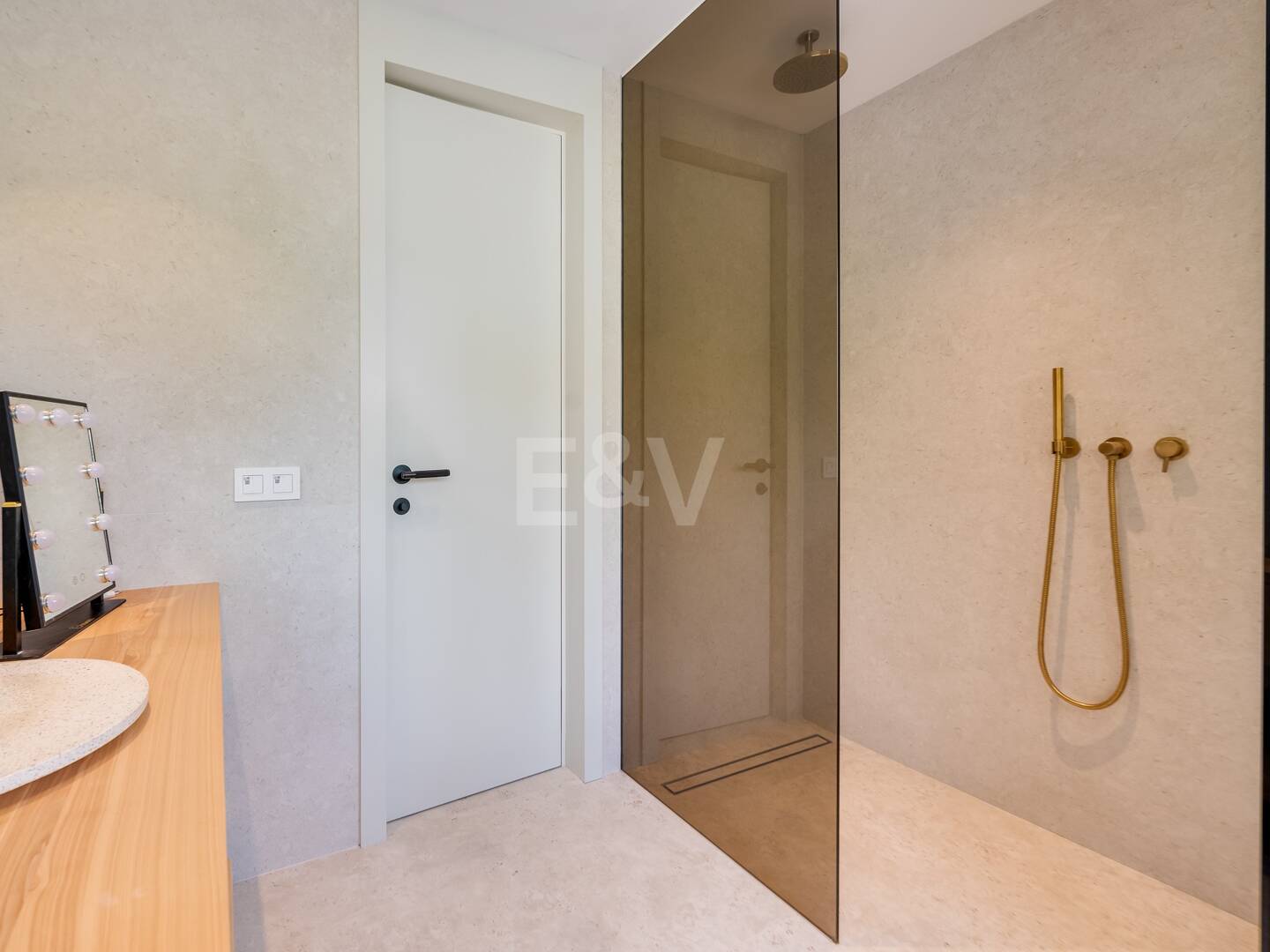 Lomas de Marbella Club Modernes Duplex mit privatem Garten und Pool