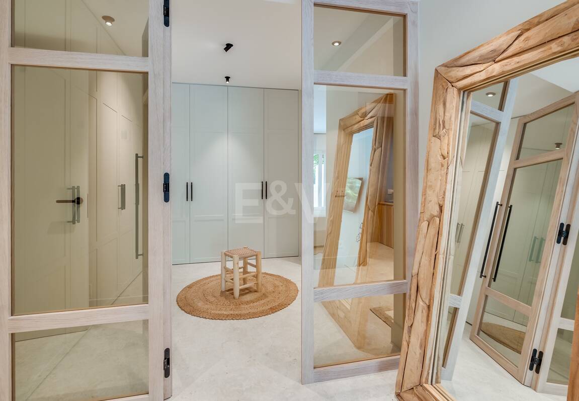 Lomas de Marbella Club Modernes Duplex mit privatem Garten und Pool