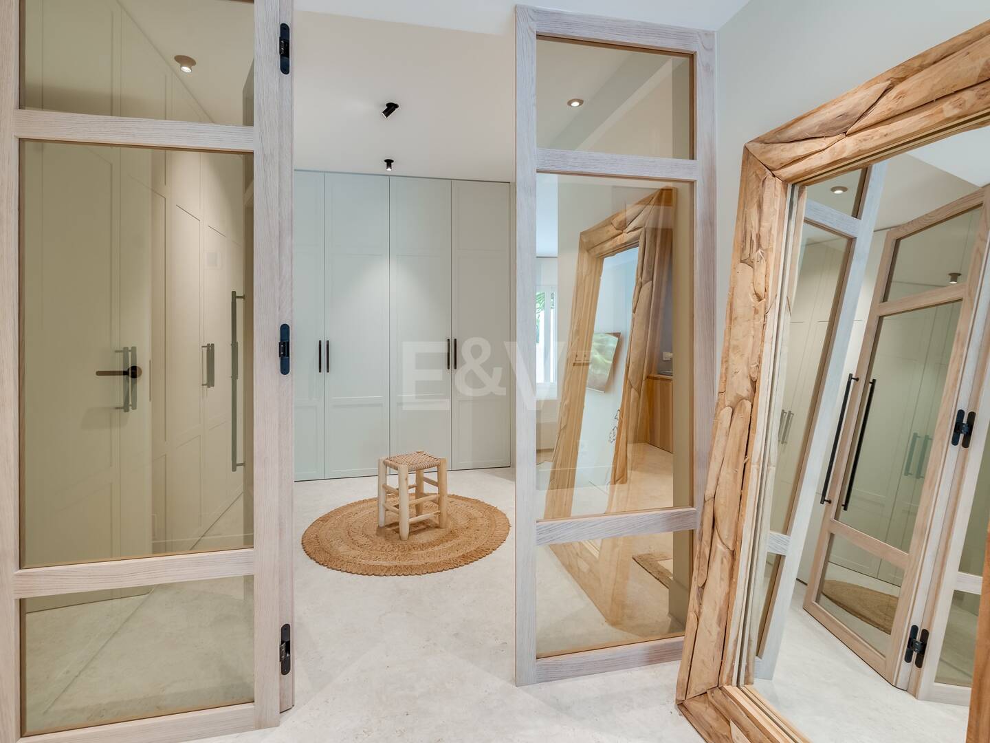 Lomas de Marbella Club Modernes Duplex mit privatem Garten und Pool